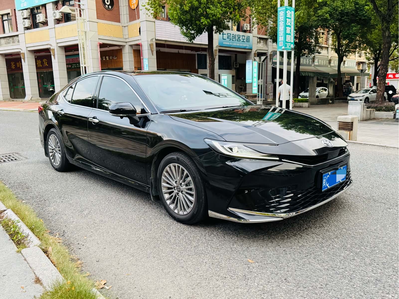 Toyota Camry, 2025 1