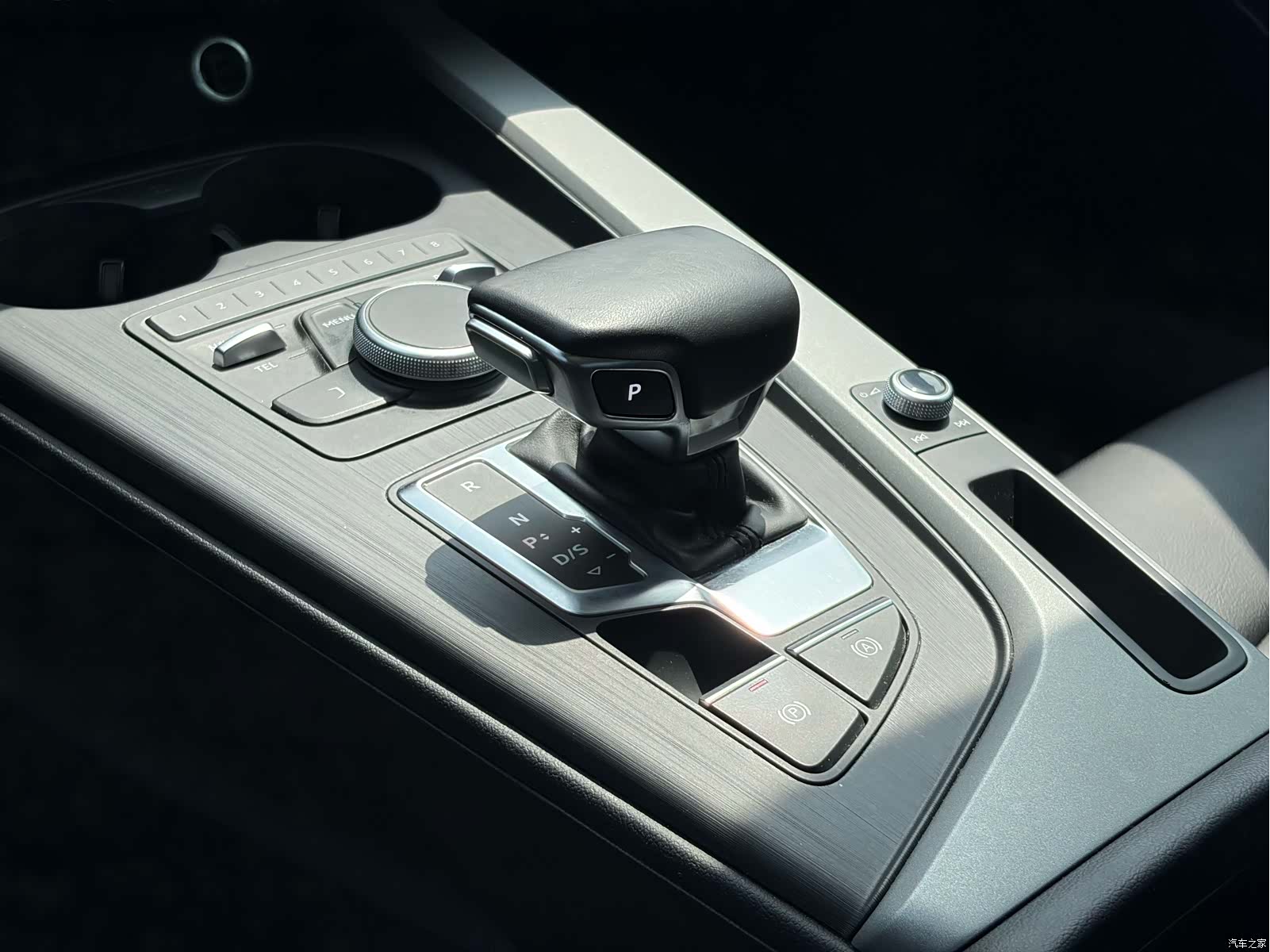 Audi A4L, 2019 13