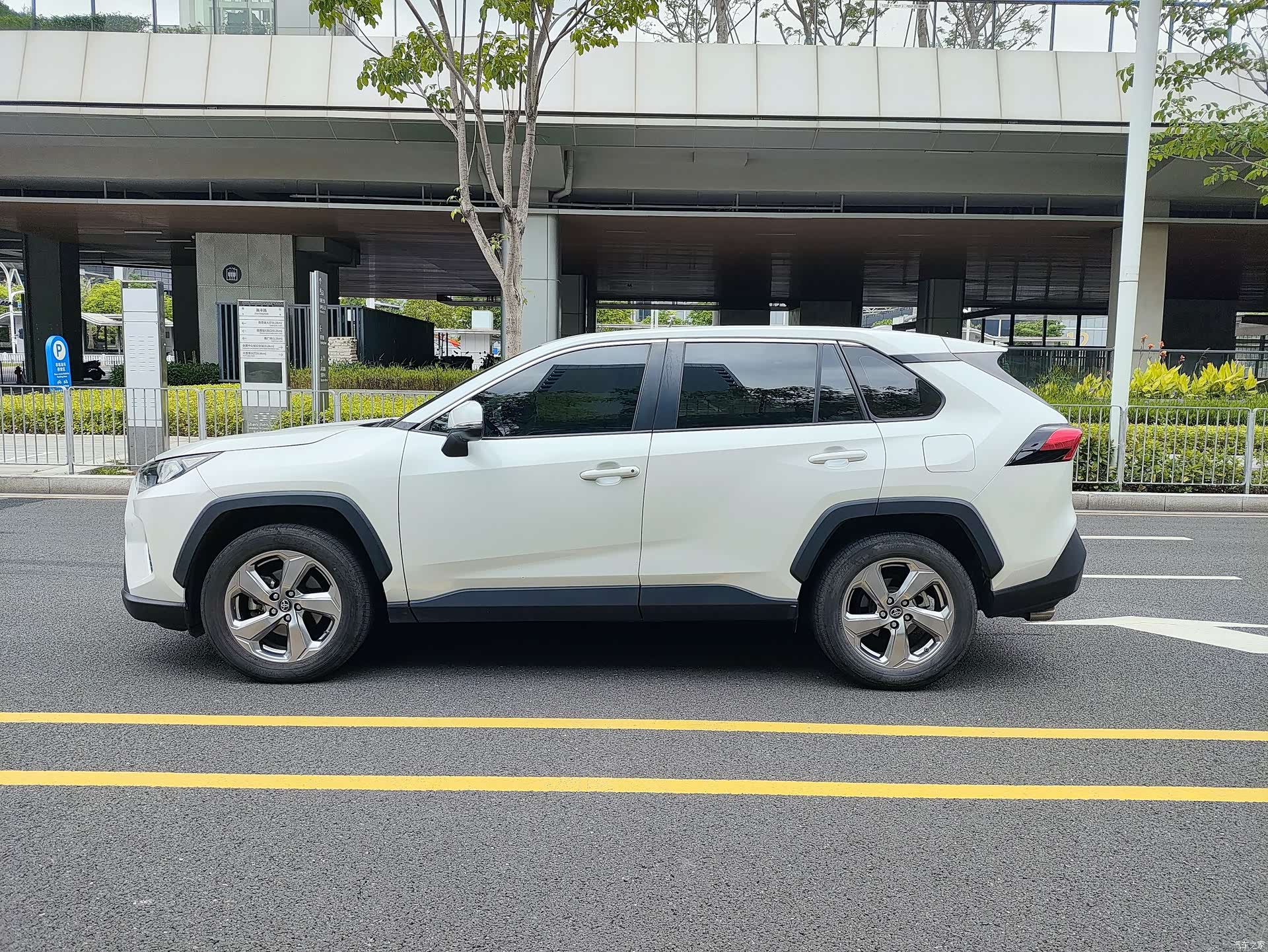 Toyota RAV4, 2023 8