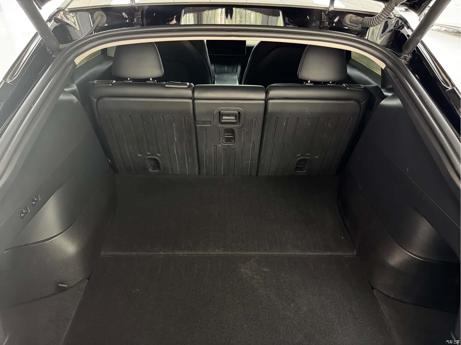 Tesla Model Y, 2023 22