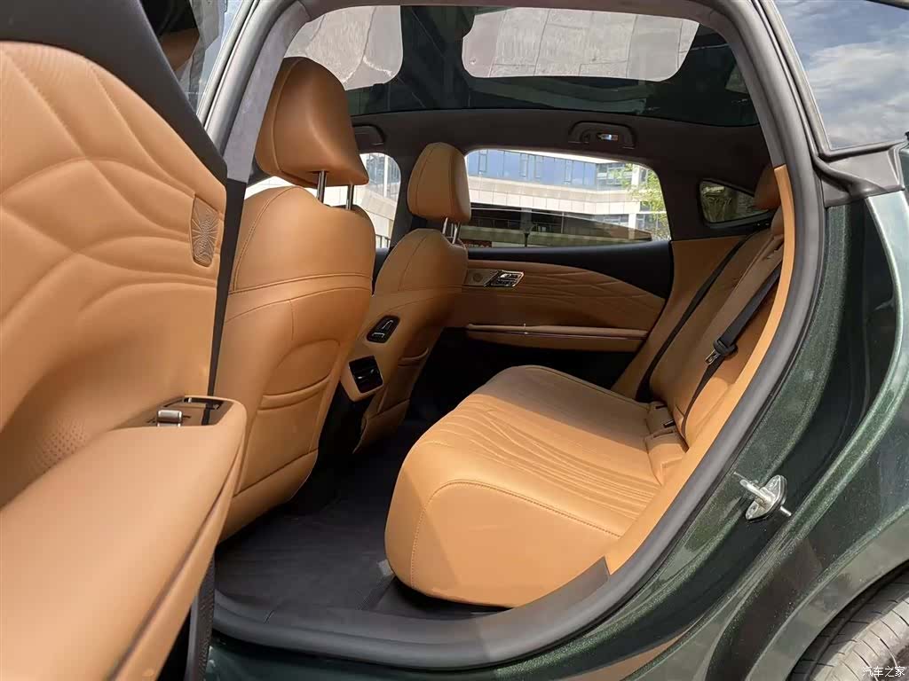 Geely 8, 2025 17