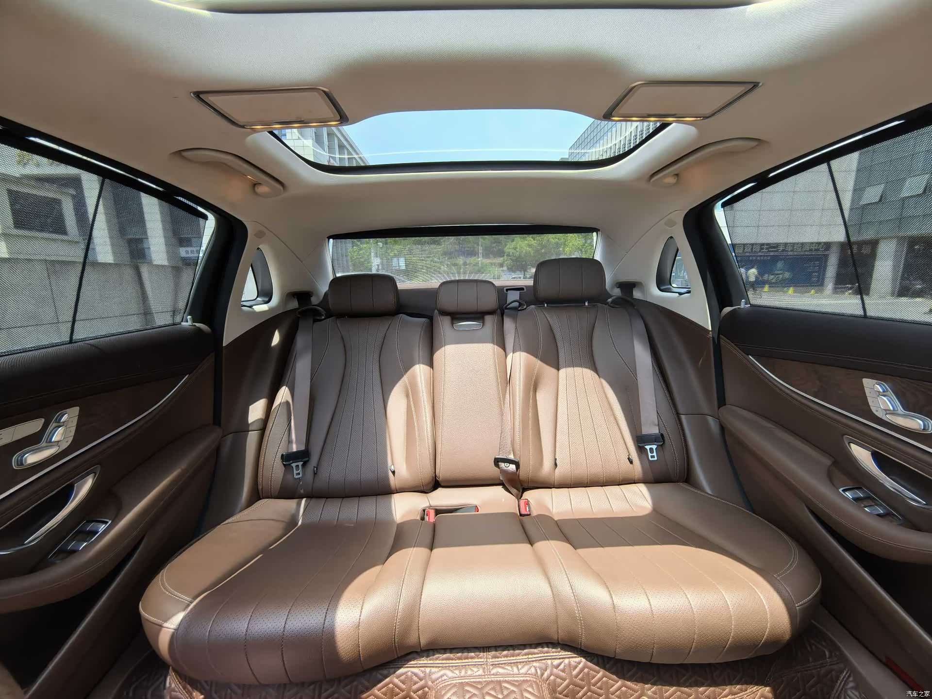 Mercedes-Benz E-Class, 2023 14
