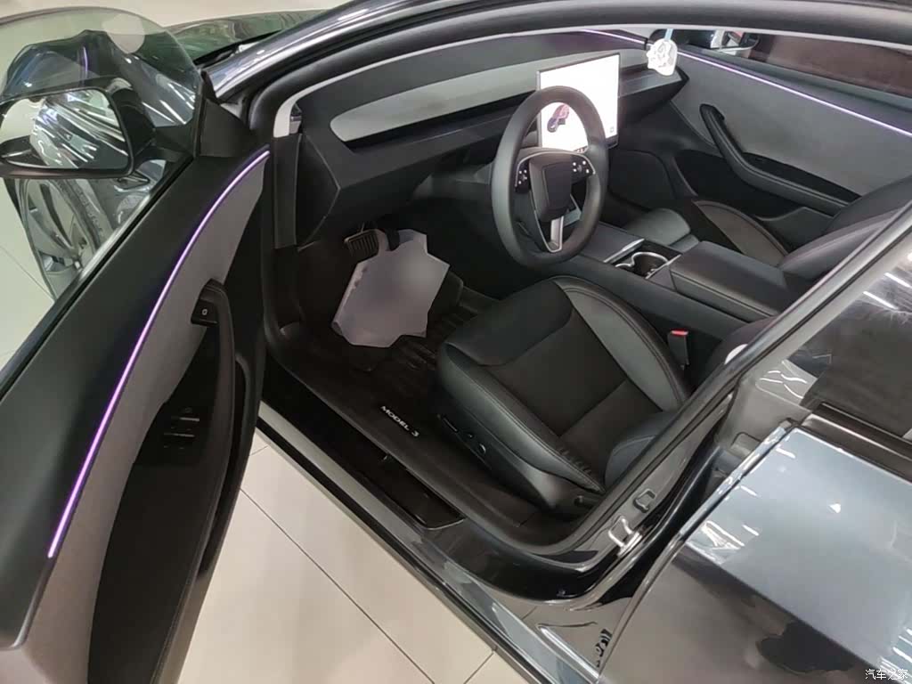 Tesla Model 3, 2025 16