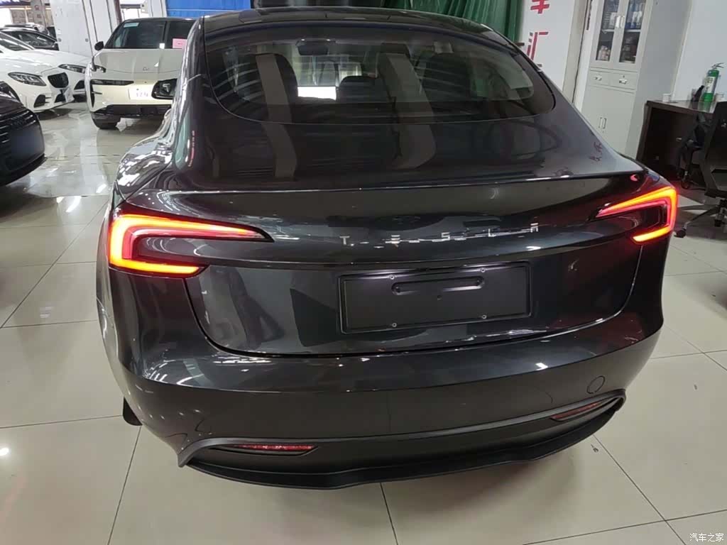 Tesla Model 3, 2025 6