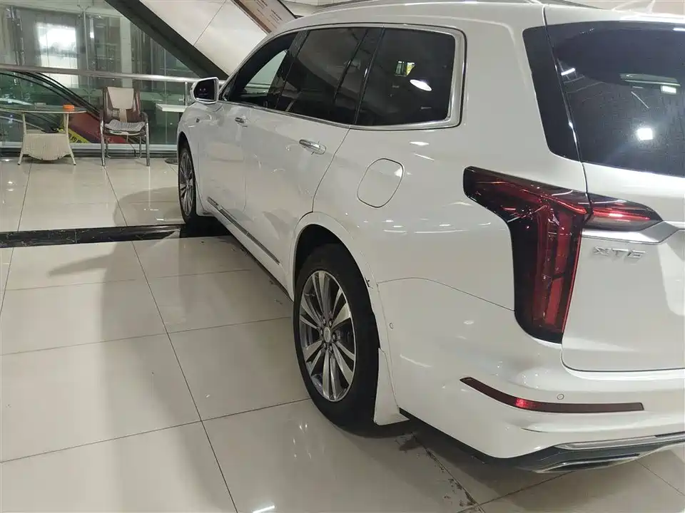 Cadillac XT6
