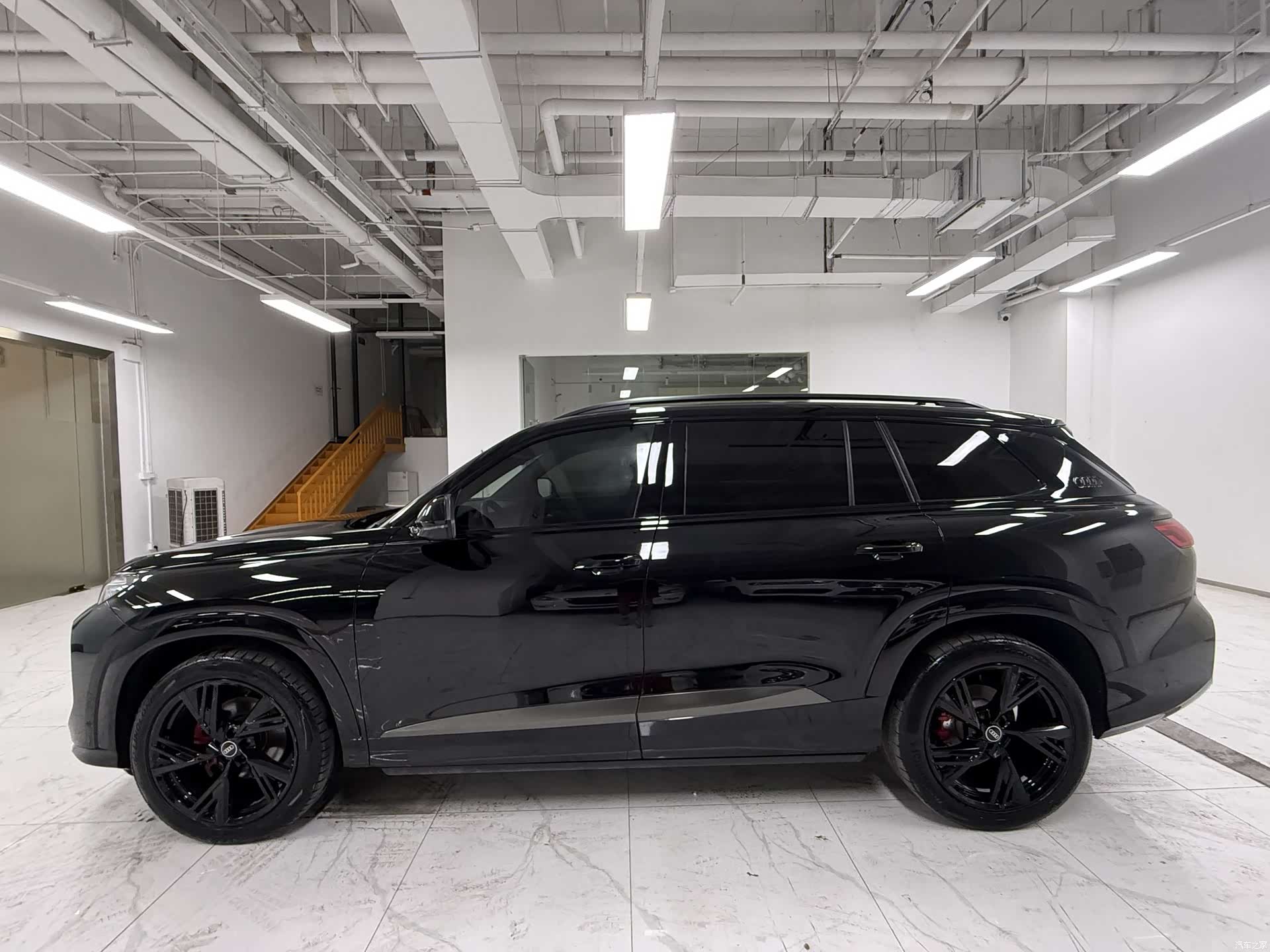 Audi Q6, 2024 3