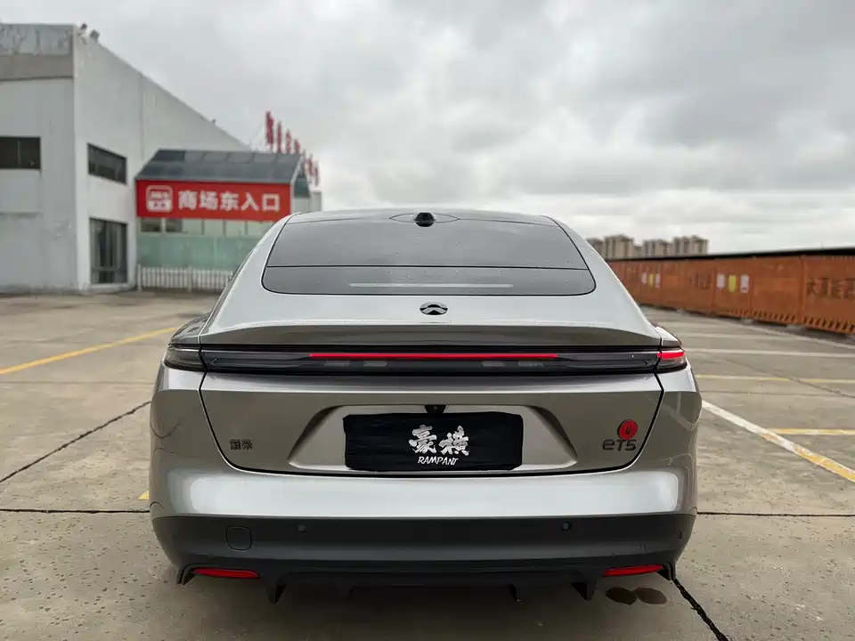 NIO ET5