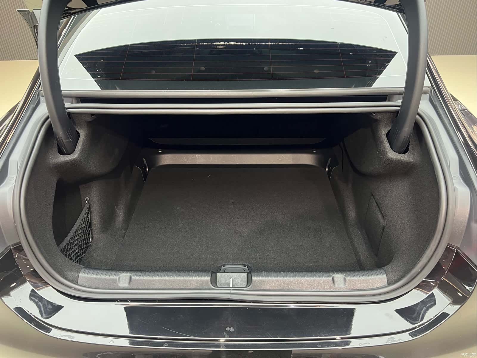Mercedes-Benz EQE, 2024 18