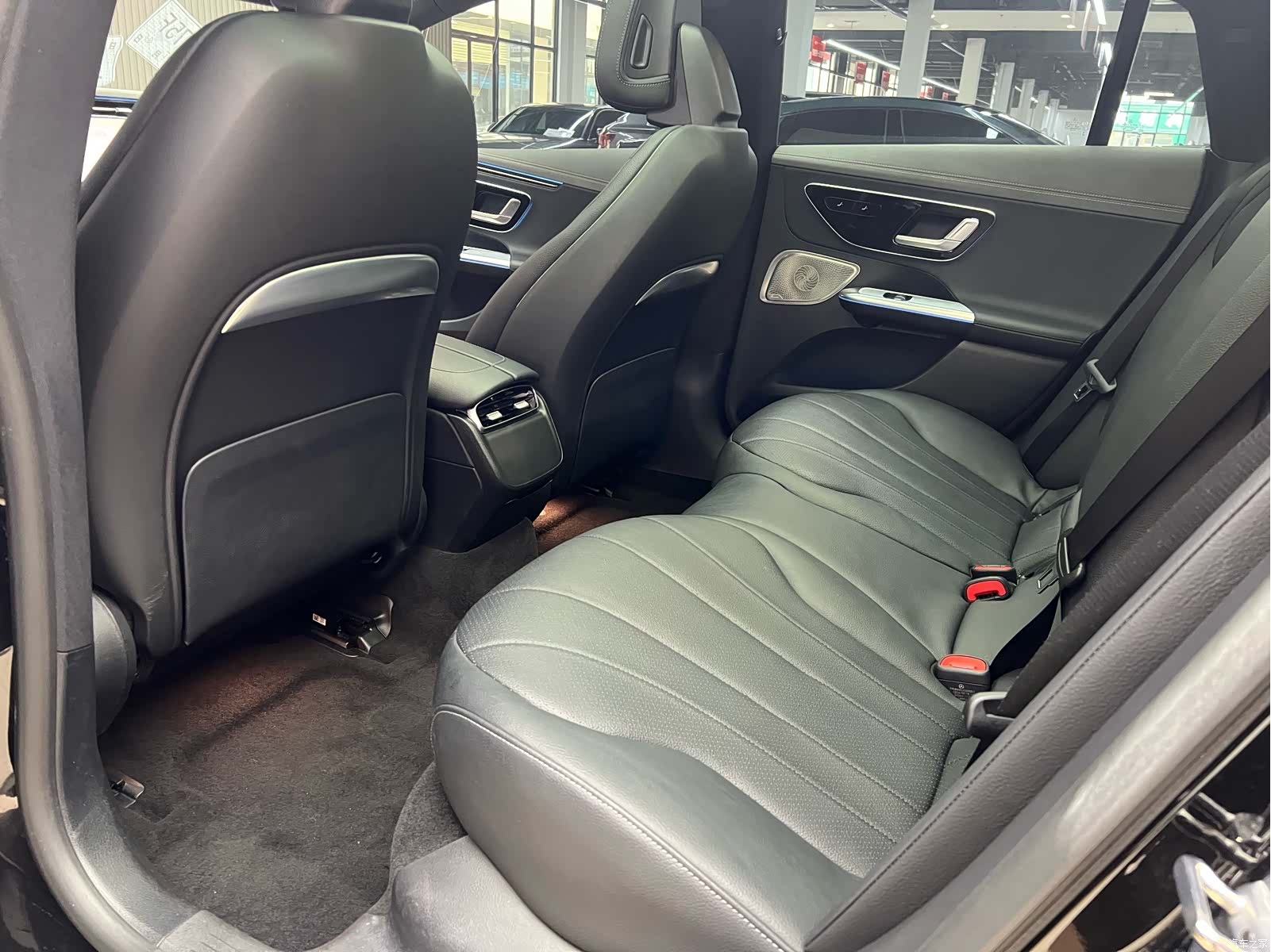 Mercedes-Benz EQE, 2024 16