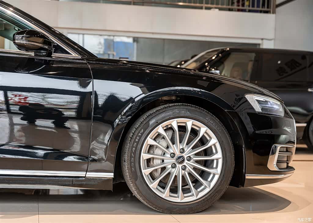 Audi A8L, 2021 все фото