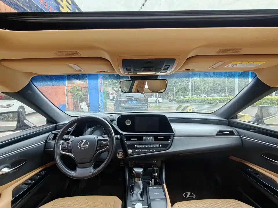 Lexus ES