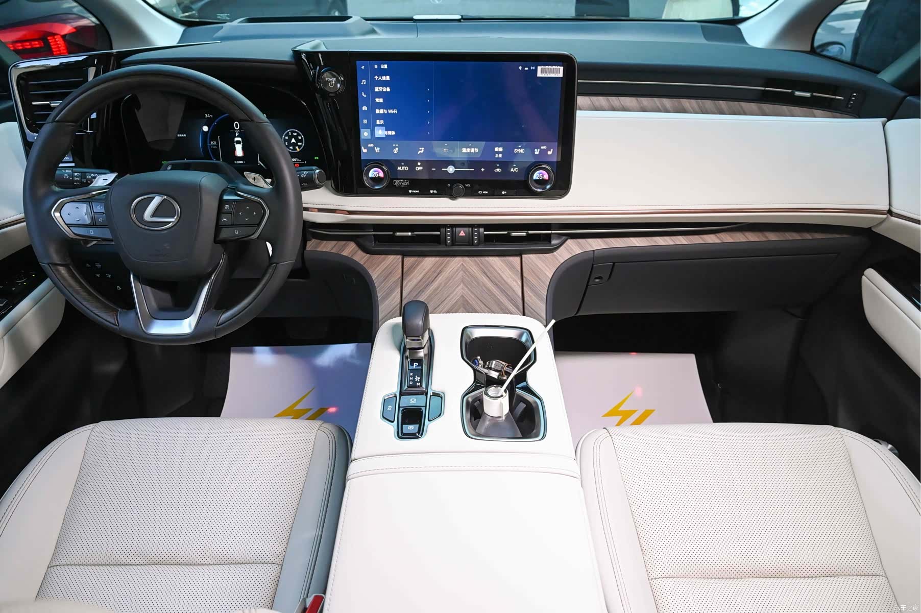 Lexus LM, 2024 23