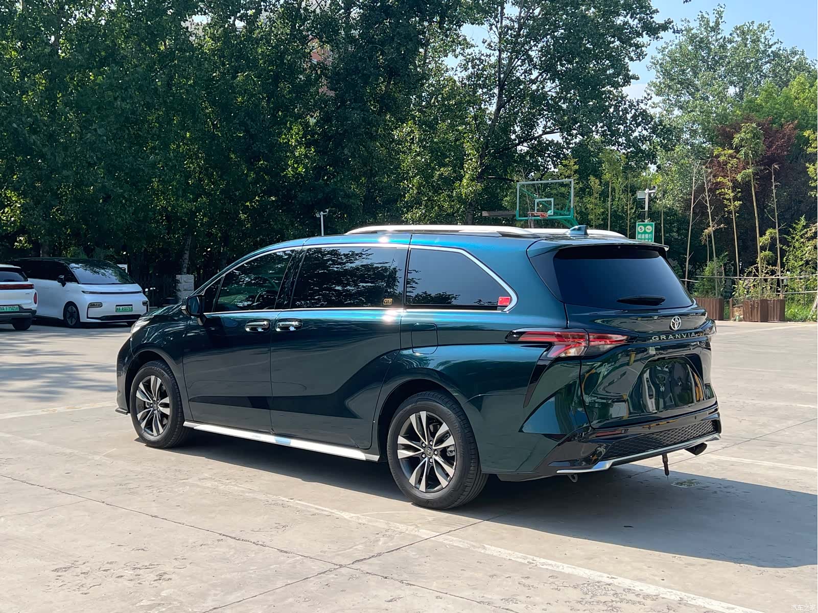 Toyota Granvia, 2026 10
