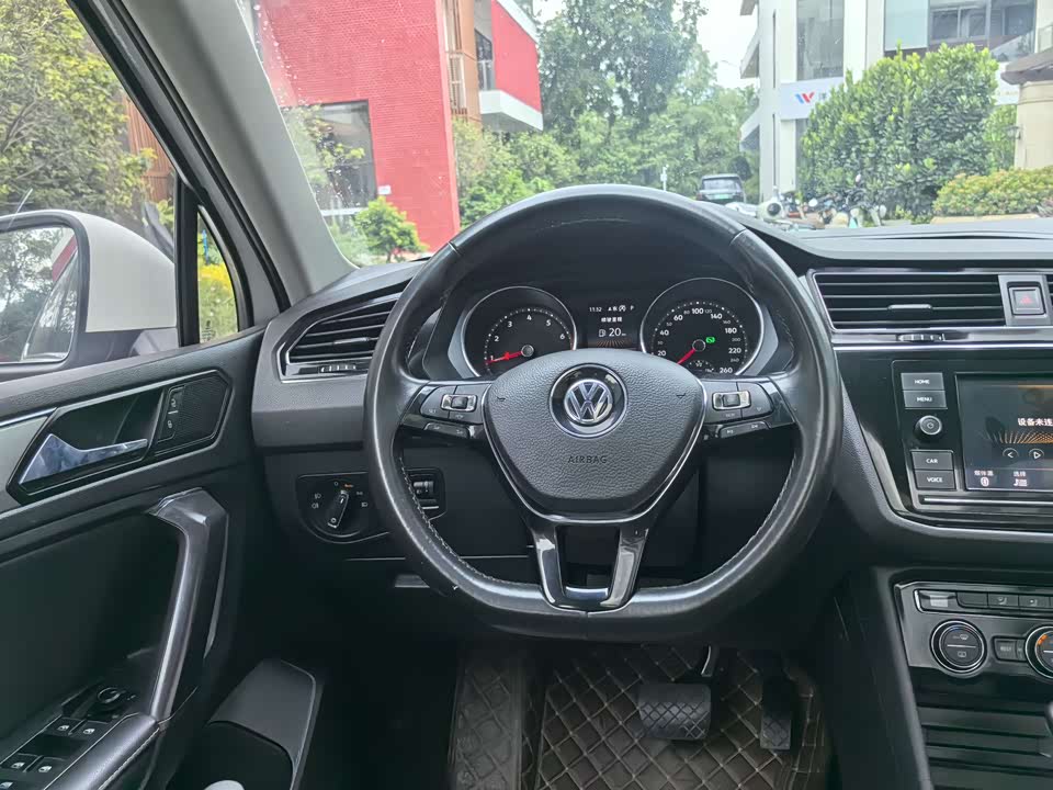 Volkswagen Tiguan L