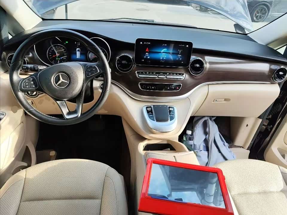 Mercedes-Benz V-class