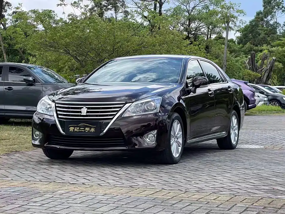 Toyota crown