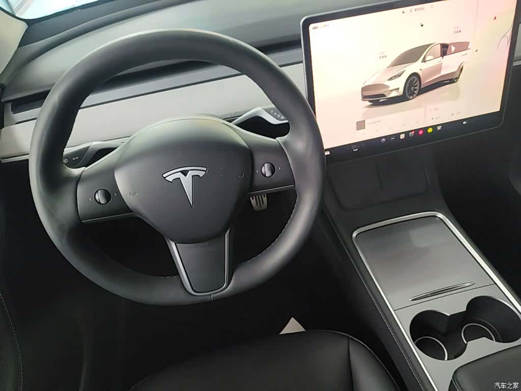 Tesla Model Y, 2024 14