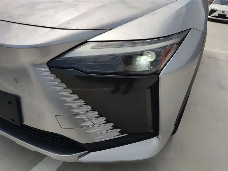 Lexus RZ