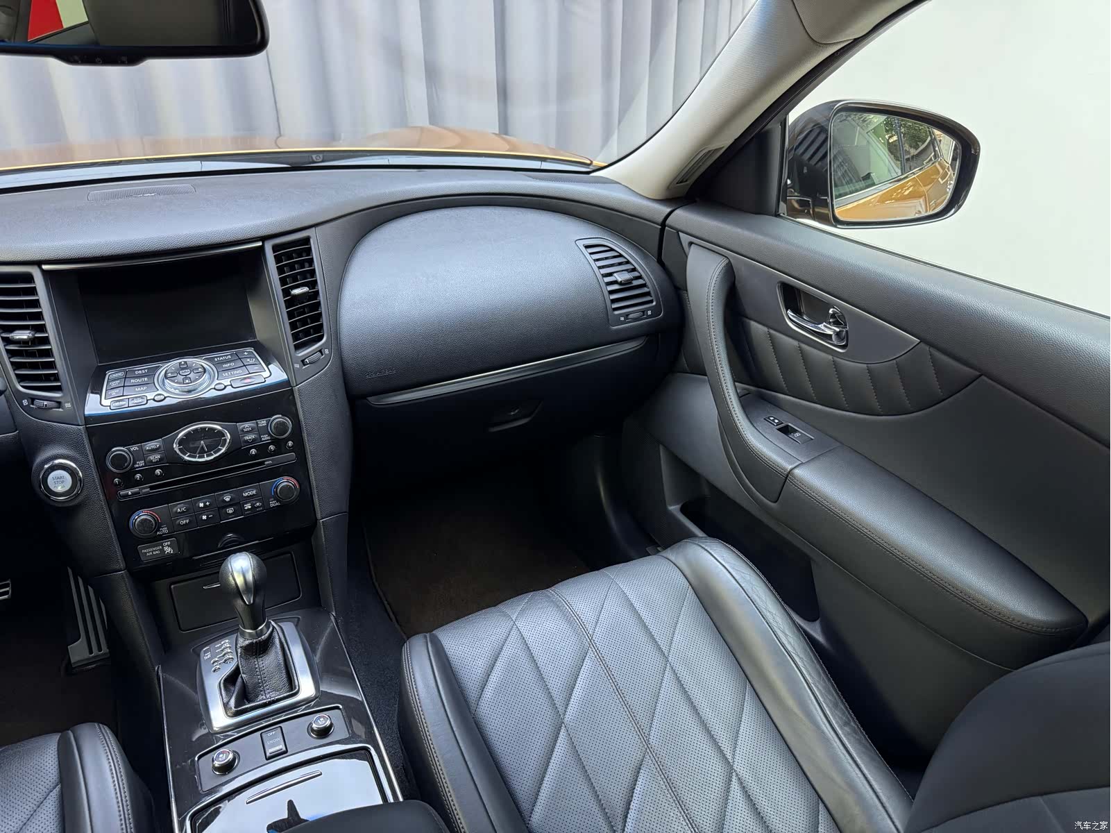 Infiniti FX35, 2011 13
