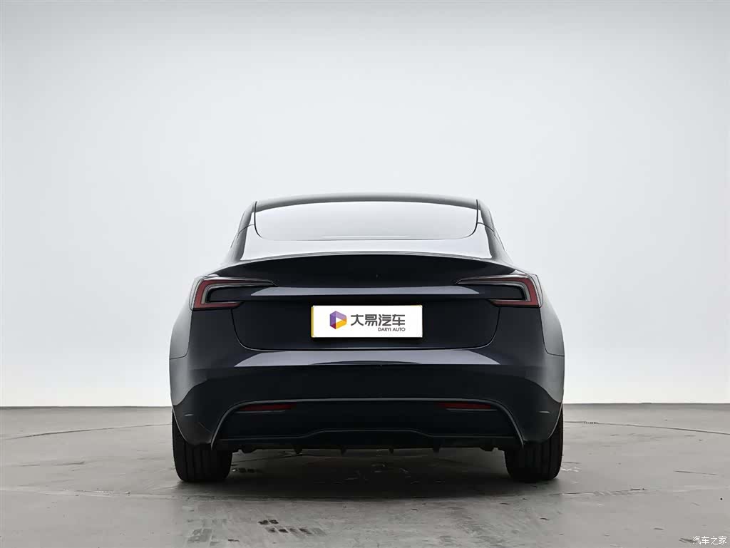 Tesla Model 3, 2025 4