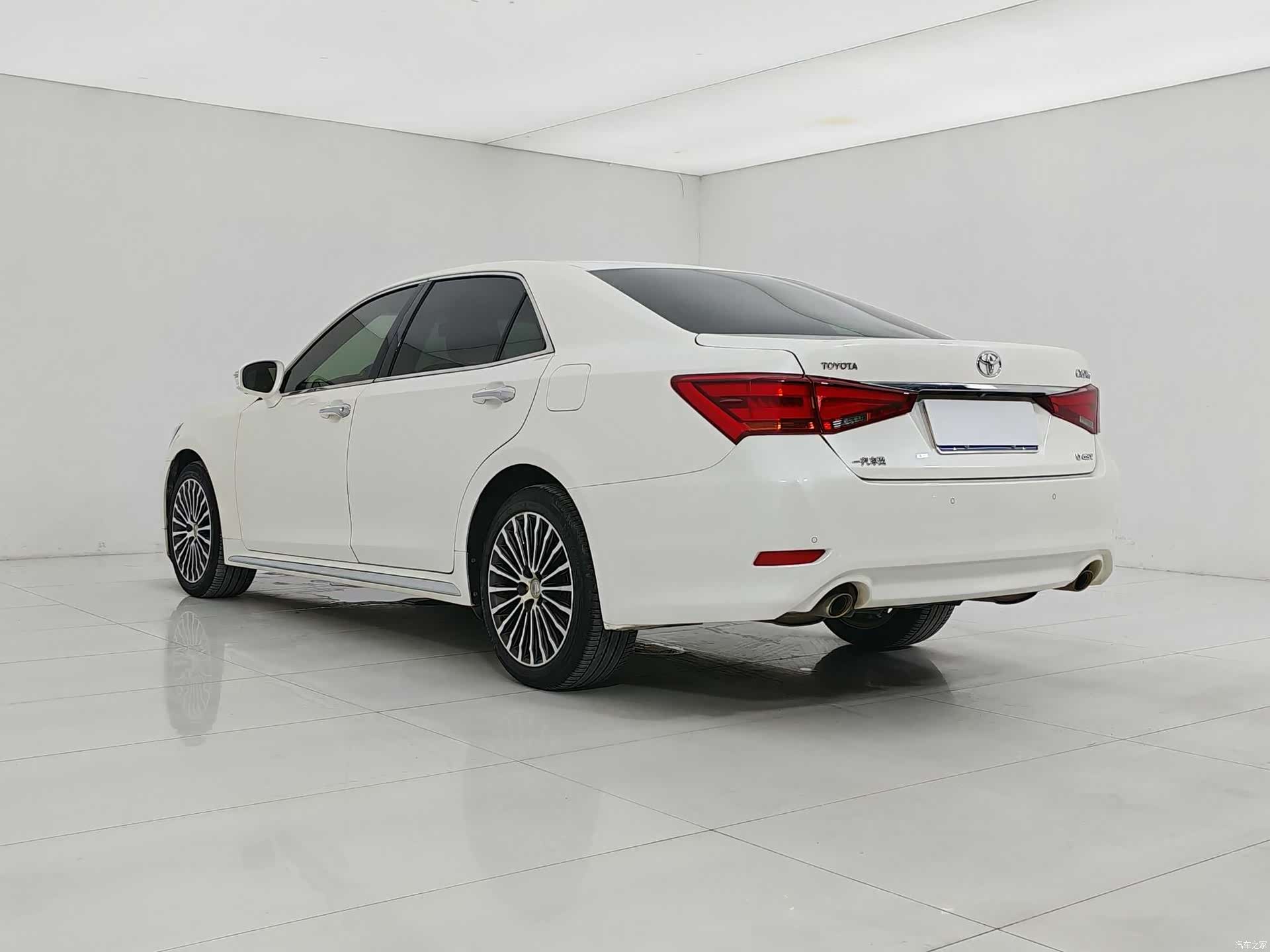Toyota Crown, 2018 3
