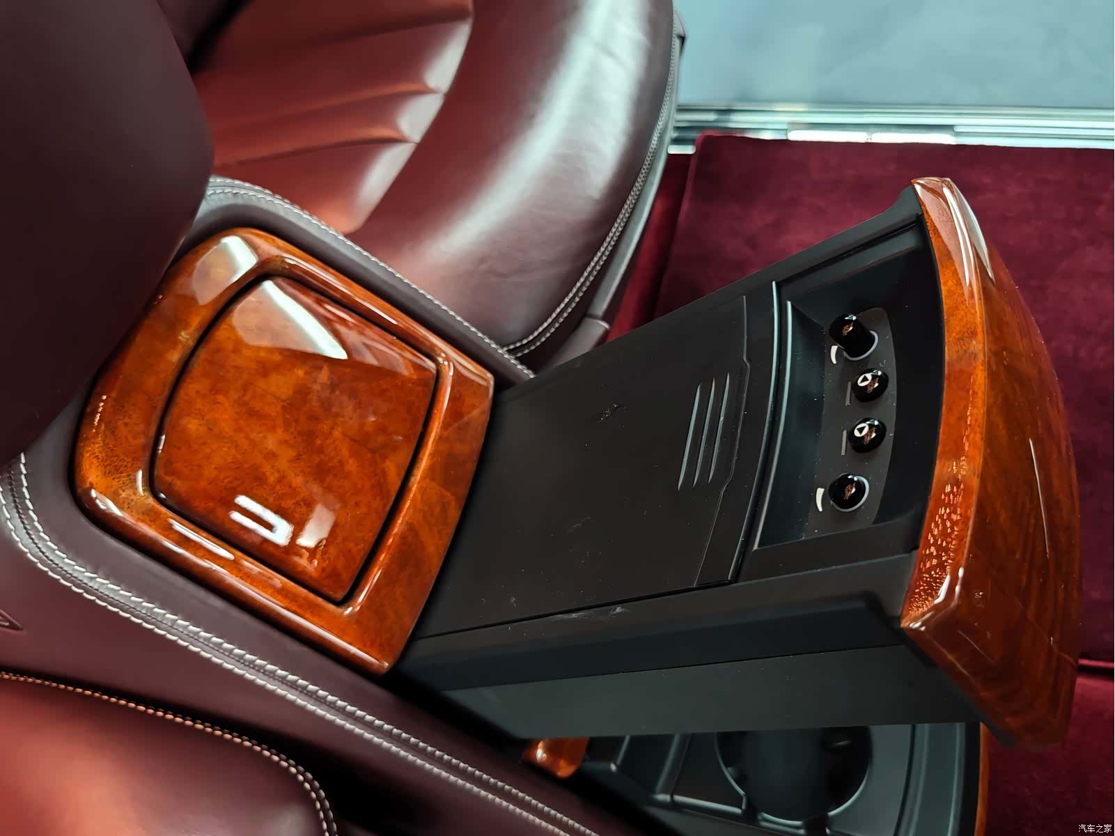 Rolls-Royce Phantom, 2016 24