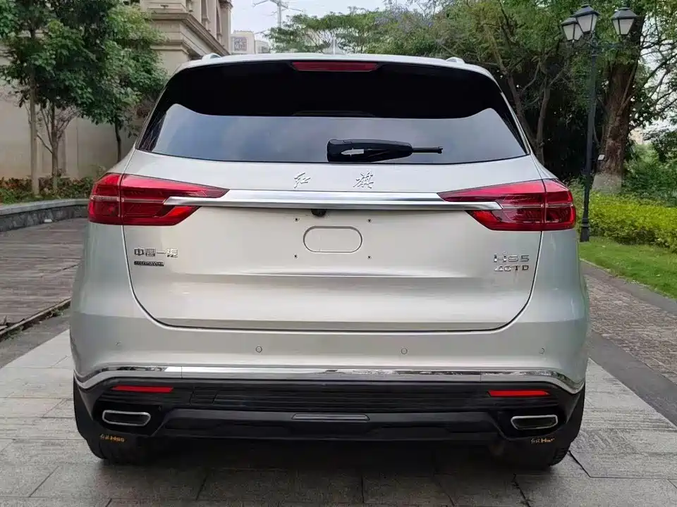 Hongqi HS5