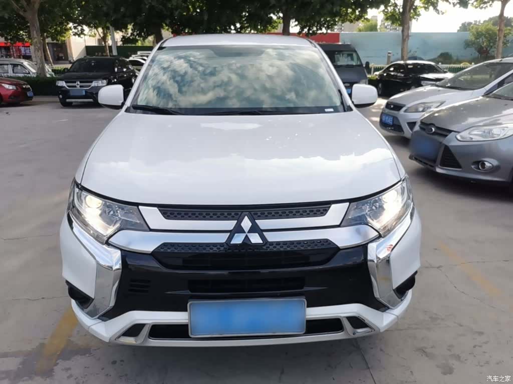 Mitsubishi Outlander, 2022 3