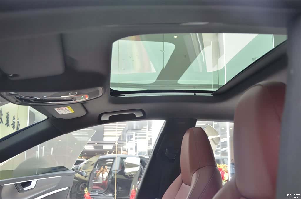 Audi A7L, 2024 13