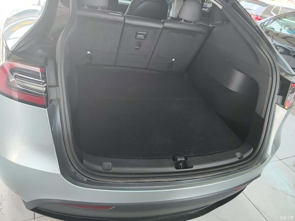 Tesla Model Y, 2024 19