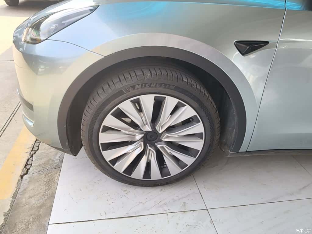 Tesla Model Y, 2024 23