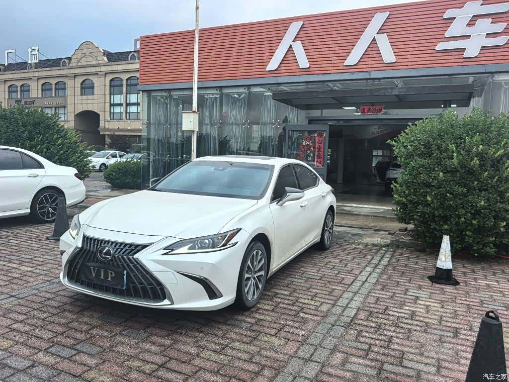 Lexus ES, 2022 1