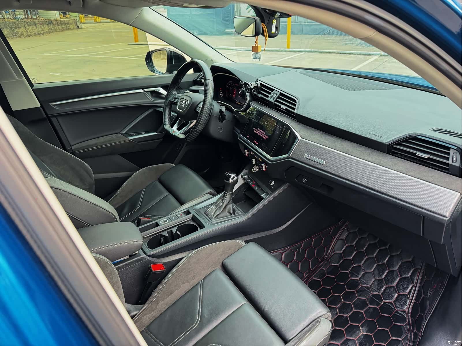 Audi Q3, 2023 11