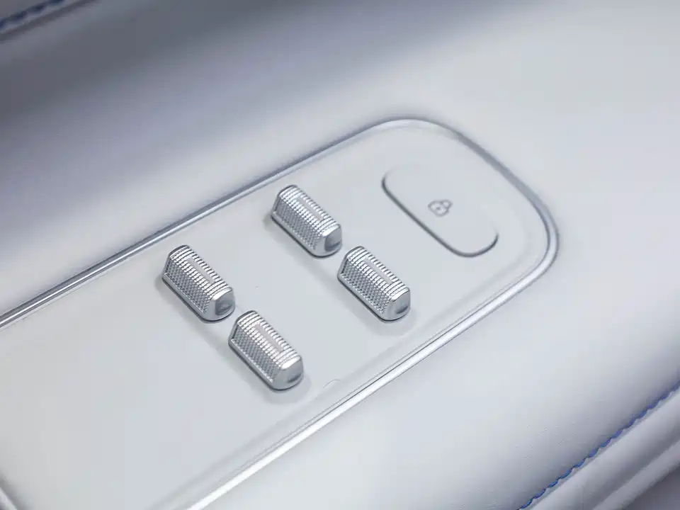 AITO Ask the world M9