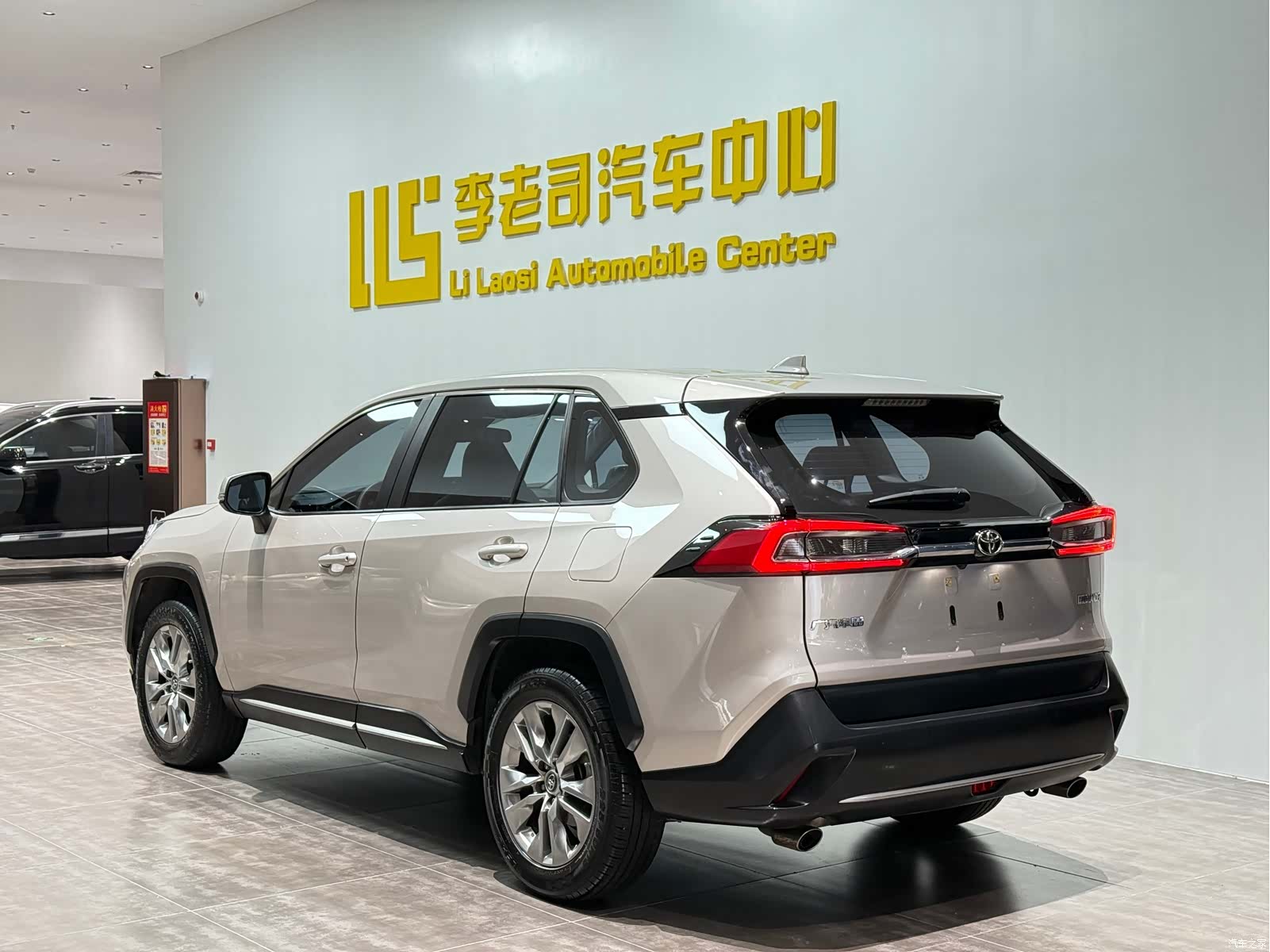 Toyota Wildlander, 2021 все фото