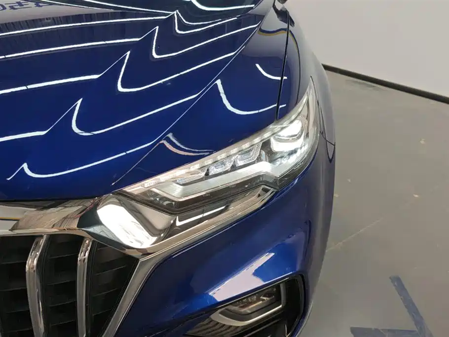 Hongqi HS5