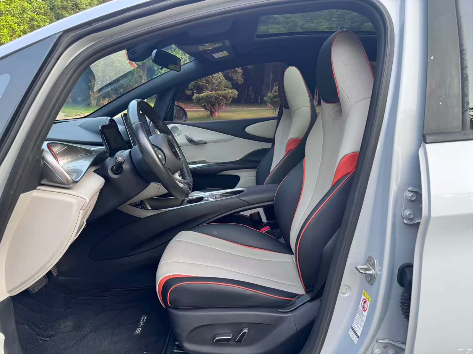 BYD Dolphin, 2022 все фото