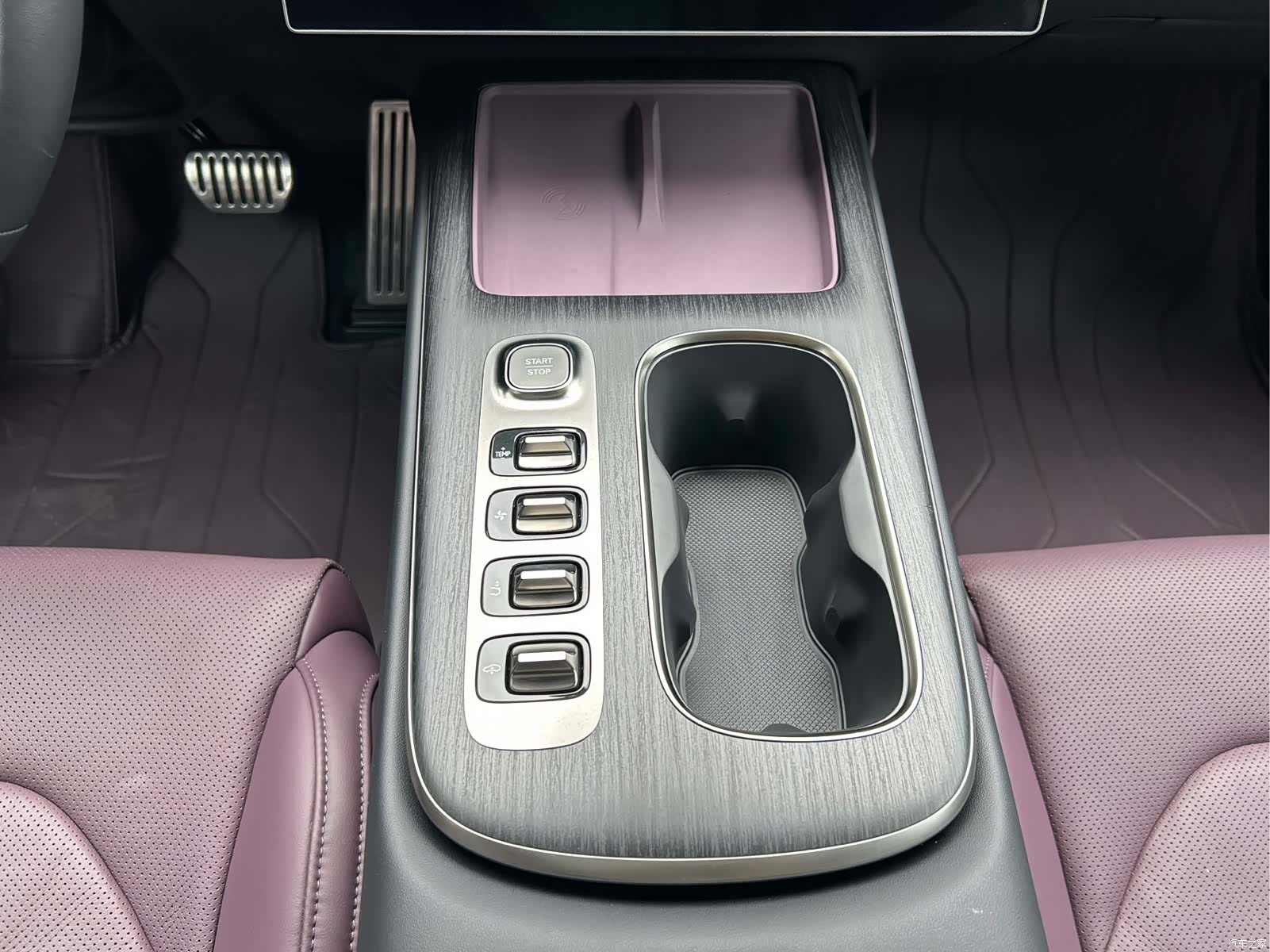 Xiaomi SU7, 2025 12