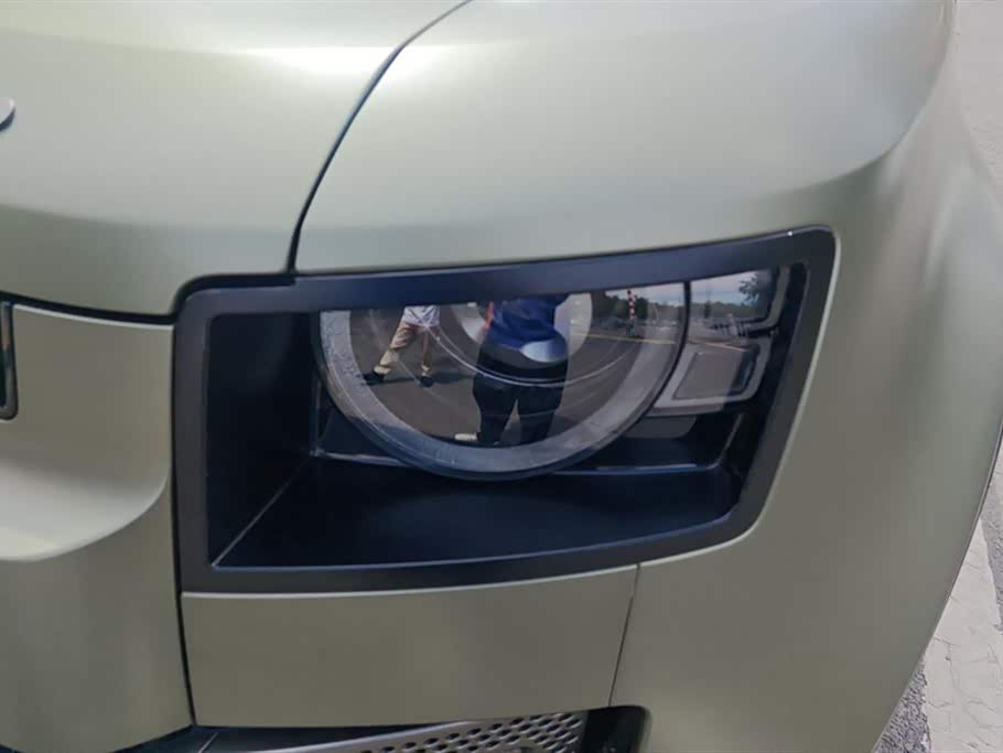 Land Rover guard