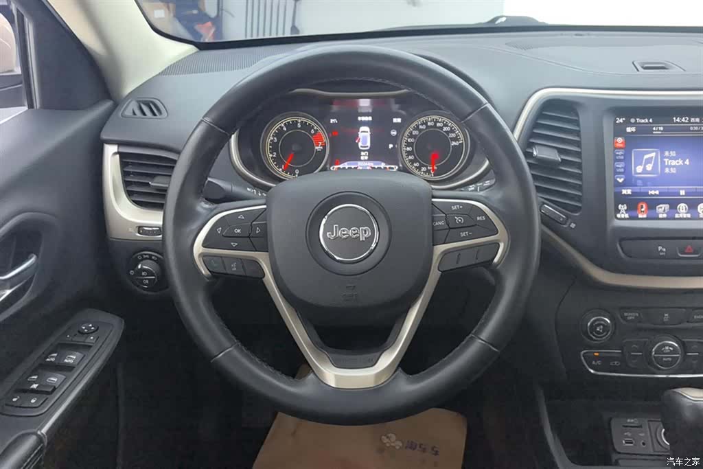Jeep Cherokee, 2016 15