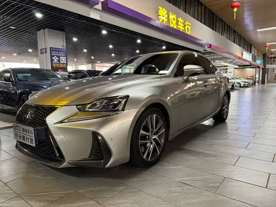 Lexus IS