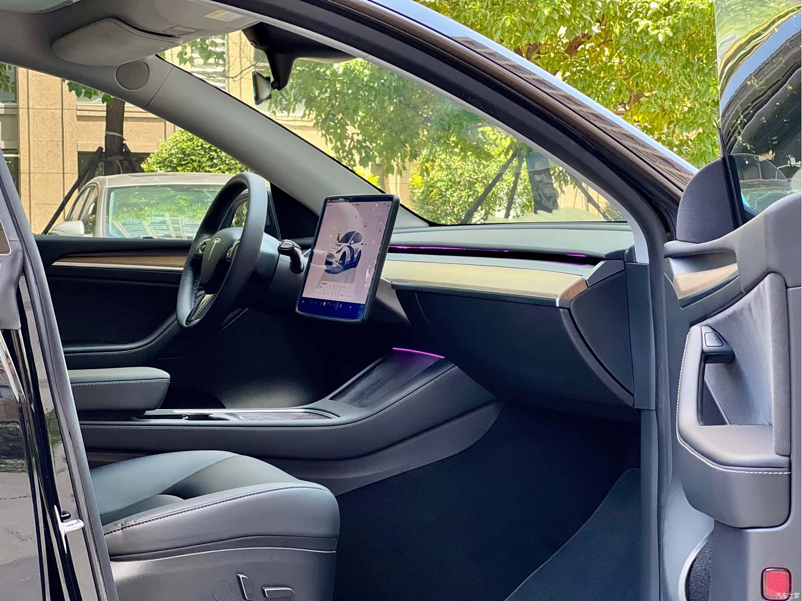 Tesla Model Y, 2023 17