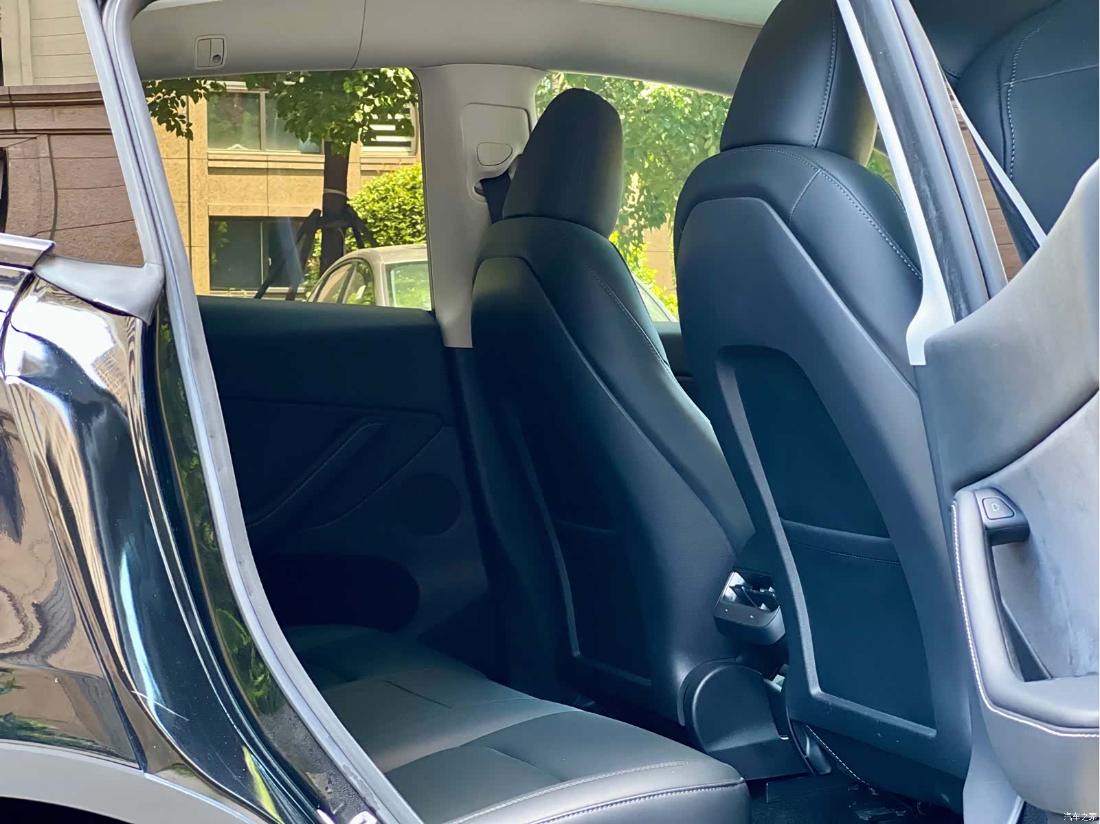Tesla Model Y, 2023 16