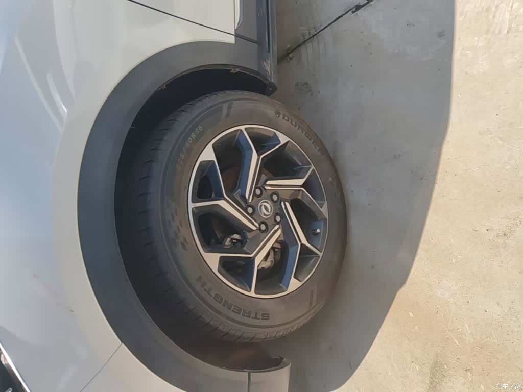 DongFeng AX7, 2018 23