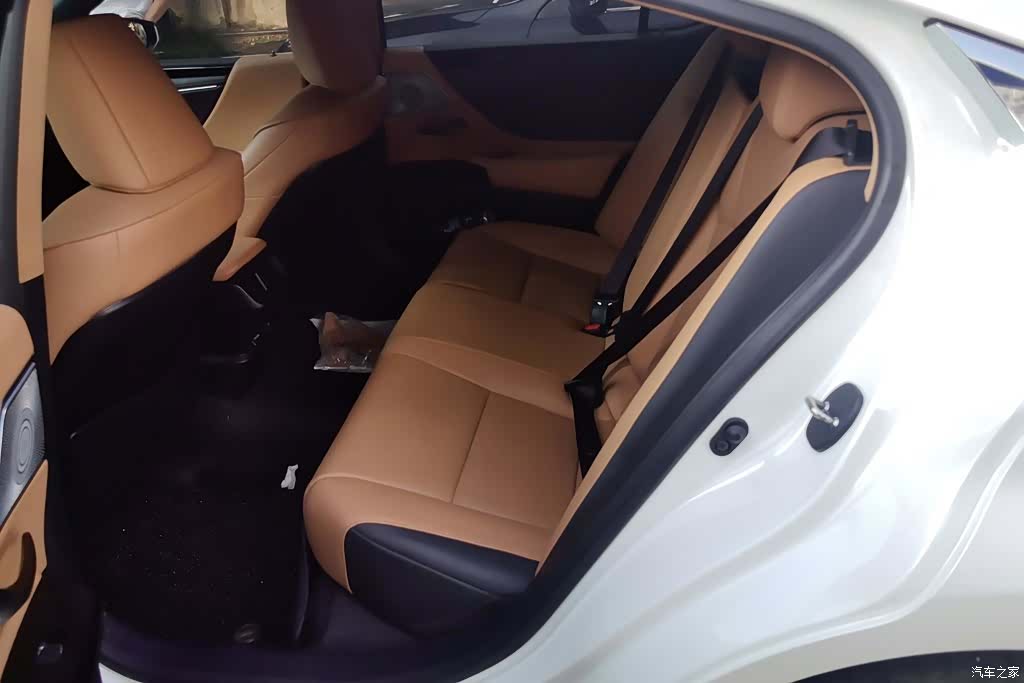 Lexus ES, 2023 11