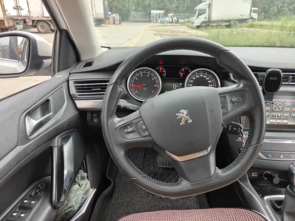 Peugeot 408