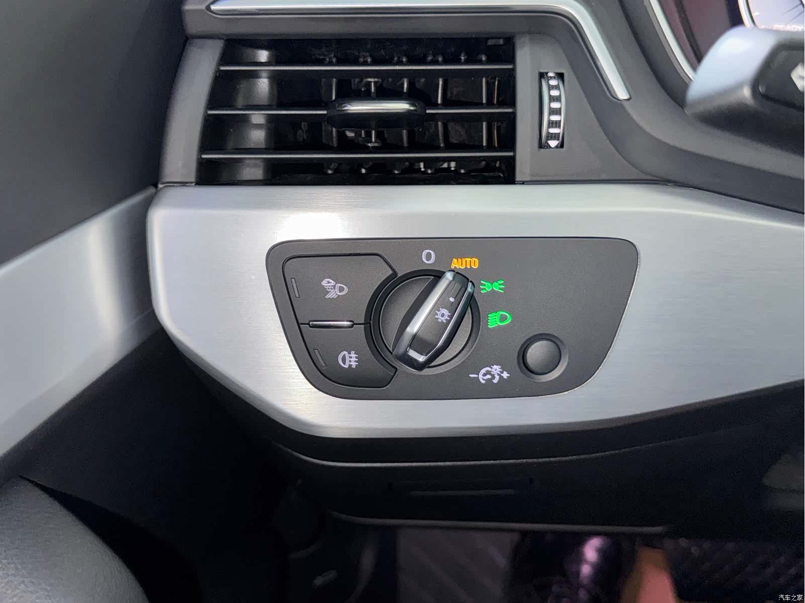 Audi A4L, 2020 37