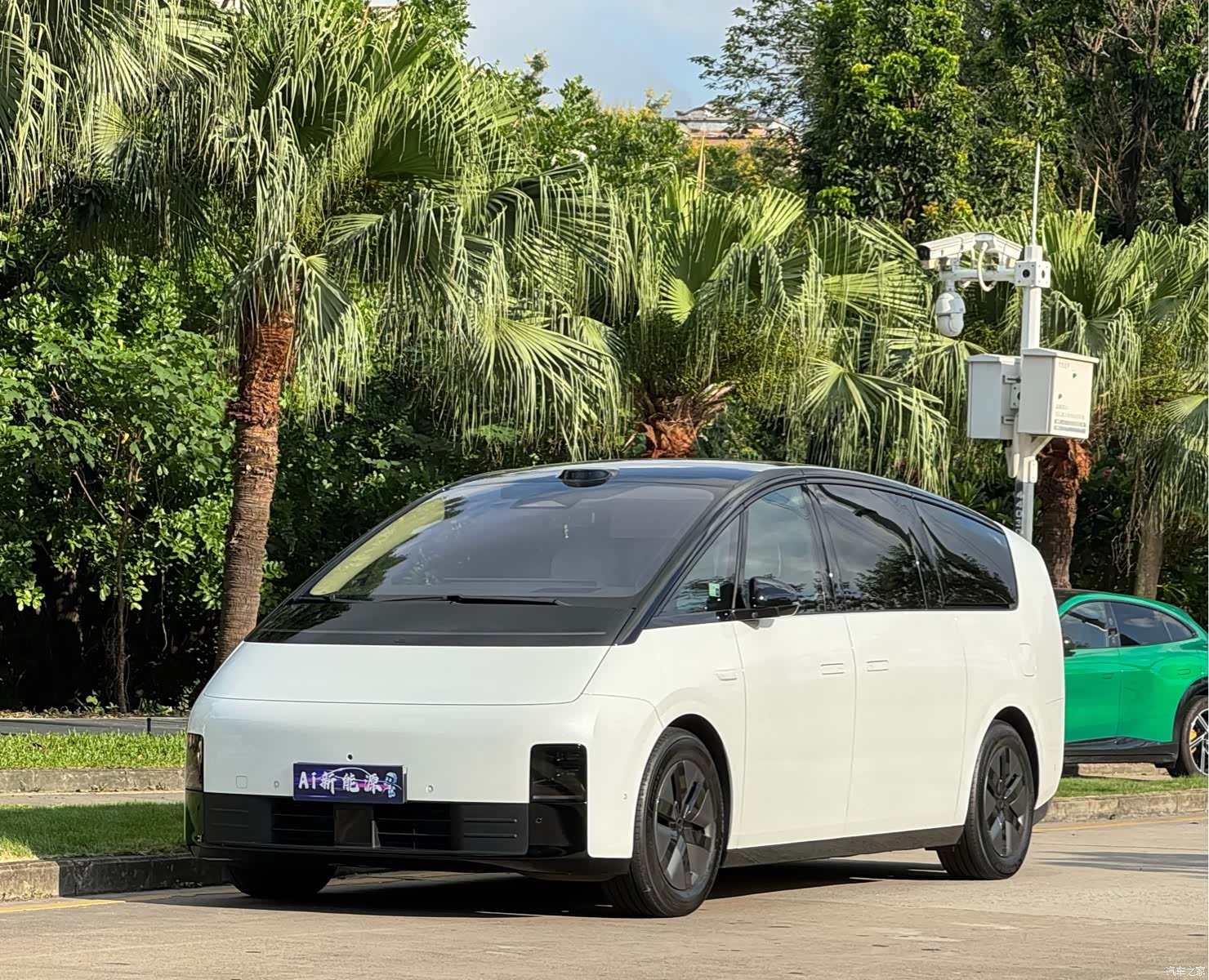 Li Auto MEGA, 2025 1