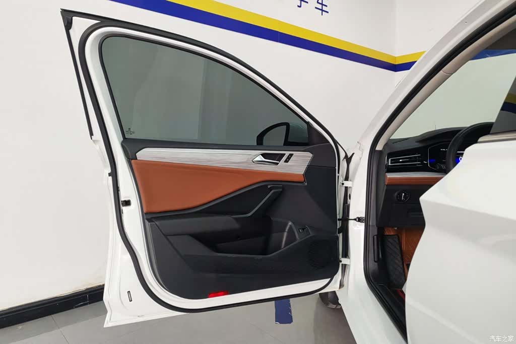 Volkswagen Sagitar, 2023 7