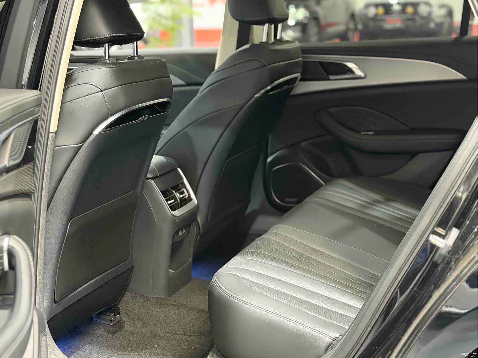 Hongqi H5, 2023 6